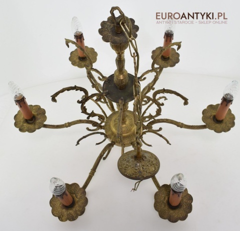 mosiężny żyrandol