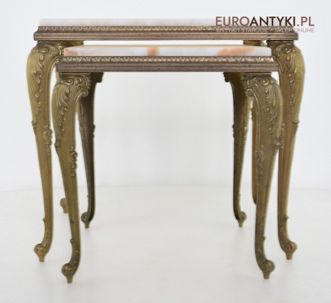Ozdobny stoliczek z onyksu i mosiądzu w stylu barokowym