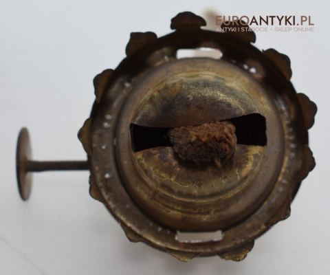 Nostalgiczna lampka naftowa z miodowym kloszem lampa na nafte retro vintage