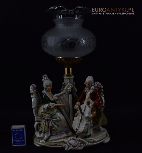 Pałacowa lampka na stolik porcelanowa lampa koncert dworski antyk