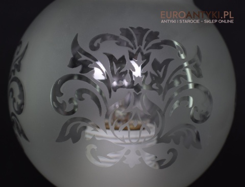 Retro lampka na stolik babcina lampeczka z różyczkami nostalgiczne oświetlenie