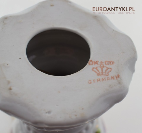 Retro lampka na stolik babcina lampeczka z różyczkami nostalgiczne oświetlenie