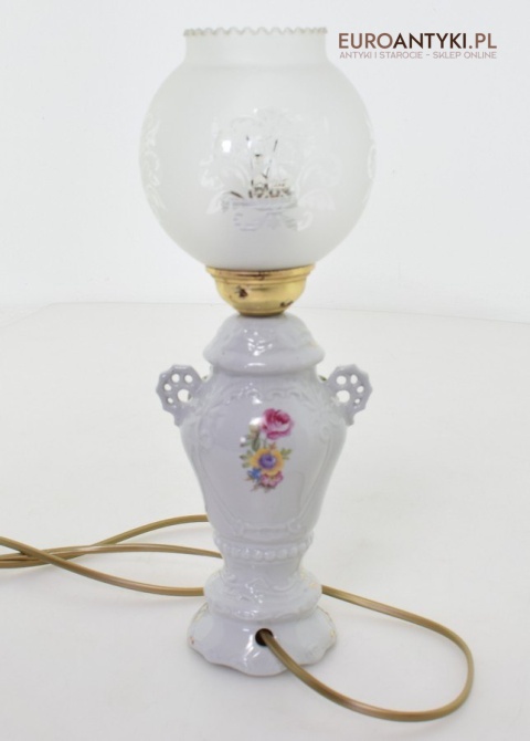 Retro lampka na stolik babcina lampeczka z różyczkami nostalgiczne oświetlenie