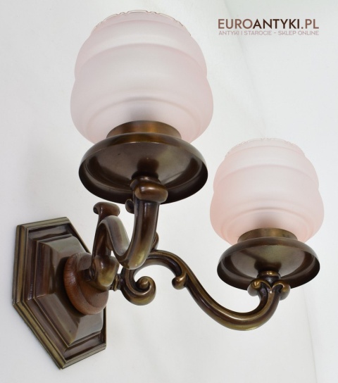 sklep ze starymi kinkietami