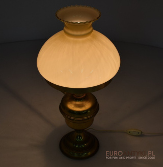 Nostalgiczna lampka mosiężna z miodowym kloszem lampa na stolik oświetlenie retro vintage