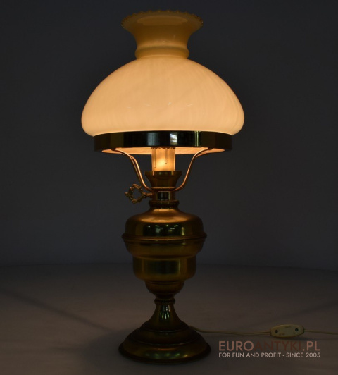 Nostalgiczna lampka mosiężna z miodowym kloszem lampa na stolik oświetlenie retro vintage