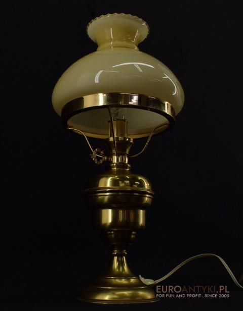 Nostalgiczna lampka mosiężna z miodowym kloszem lampa na stolik oświetlenie retro vintage