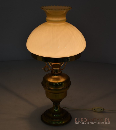 Nostalgiczna lampka mosiężna z miodowym kloszem lampa na stolik oświetlenie retro vintage