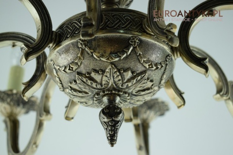 Srebrny żyrandol bogato zdobiony chandelier pałacowy kolor stare srebro zabytkowe oświetlenie antyk