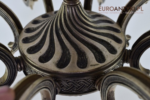 Srebrny żyrandol bogato zdobiony chandelier pałacowy kolor stare srebro zabytkowe oświetlenie antyk
