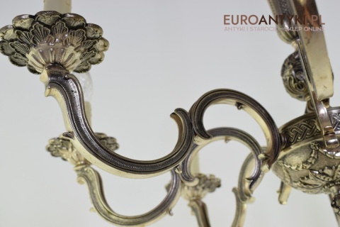 Srebrny żyrandol bogato zdobiony chandelier pałacowy kolor stare srebro zabytkowe oświetlenie antyk