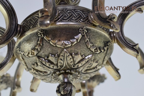 Srebrny żyrandol bogato zdobiony chandelier pałacowy kolor stare srebro zabytkowe oświetlenie antyk