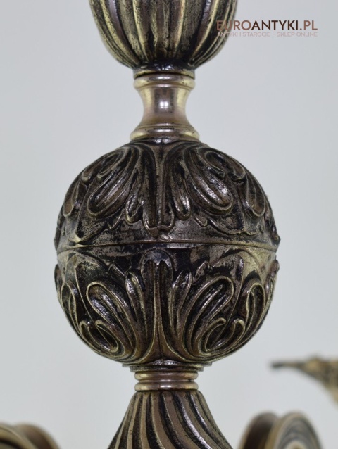 Srebrny żyrandol bogato zdobiony chandelier pałacowy kolor stare srebro zabytkowe oświetlenie antyk