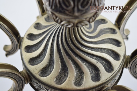 Srebrny żyrandol bogato zdobiony chandelier pałacowy kolor stare srebro zabytkowe oświetlenie antyk