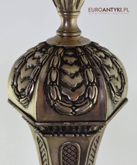 Srebrny żyrandol bogato zdobiony chandelier pałacowy kolor stare srebro zabytkowe oświetlenie antyk