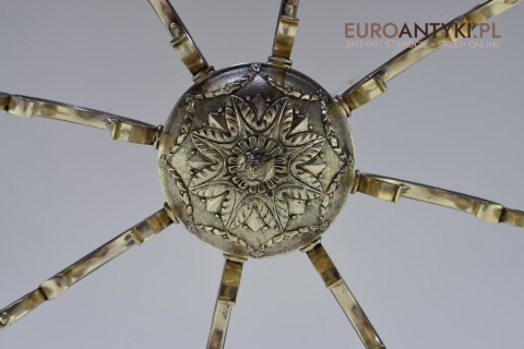 Srebrny żyrandol bogato zdobiony chandelier pałacowy kolor stare srebro zabytkowe oświetlenie antyk