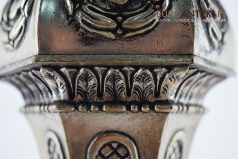 Srebrny żyrandol bogato zdobiony chandelier pałacowy kolor stare srebro zabytkowe oświetlenie antyk