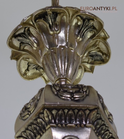 Srebrny żyrandol bogato zdobiony chandelier pałacowy kolor stare srebro zabytkowe oświetlenie antyk
