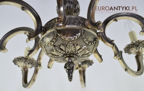 Srebrny żyrandol bogato zdobiony chandelier pałacowy kolor stare srebro zabytkowe oświetlenie antyk