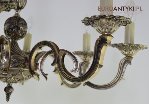 Srebrny żyrandol bogato zdobiony chandelier pałacowy kolor stare srebro zabytkowe oświetlenie antyk