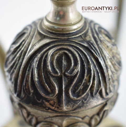 Srebrny żyrandol bogato zdobiony chandelier pałacowy kolor stare srebro zabytkowe oświetlenie antyk