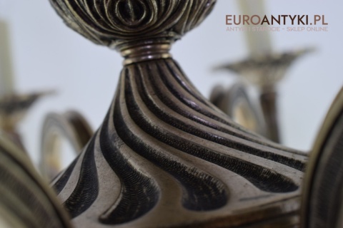 Srebrny żyrandol bogato zdobiony chandelier pałacowy kolor stare srebro zabytkowe oświetlenie antyk