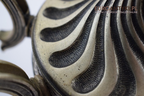 Srebrny żyrandol bogato zdobiony chandelier pałacowy kolor stare srebro zabytkowe oświetlenie antyk