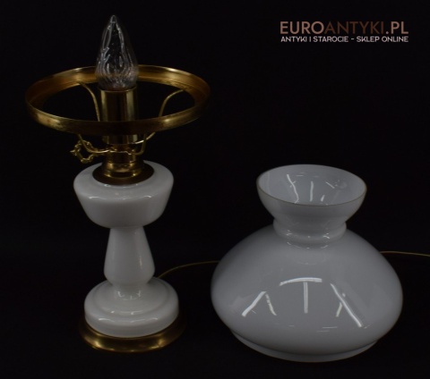 Stara biała szklana lampka klasyczna lampa na stolik babcina oświetlenie retro vintage classic