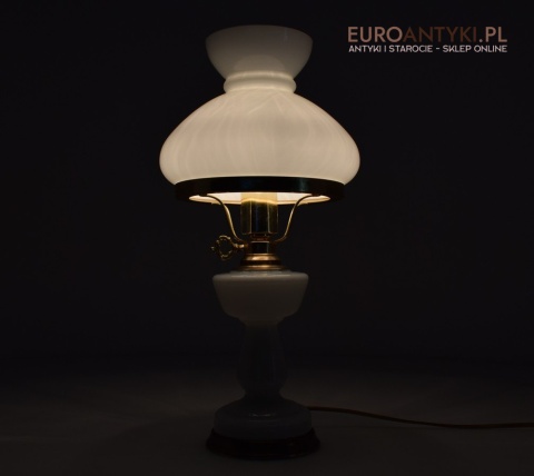 Stara biała szklana lampka klasyczna lampa na stolik babcina oświetlenie retro vintage classic