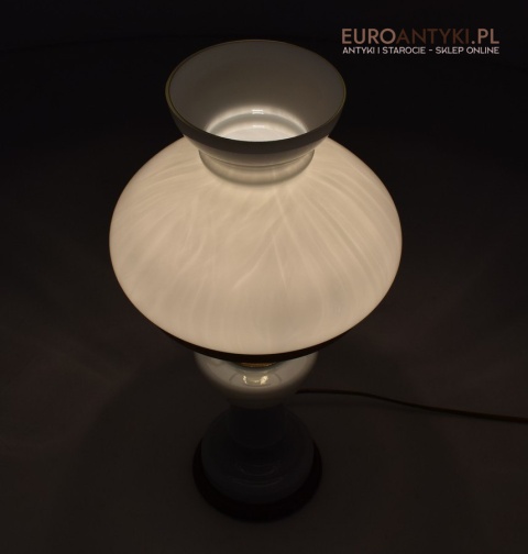 Stara biała szklana lampka klasyczna lampa na stolik babcina oświetlenie retro vintage classic