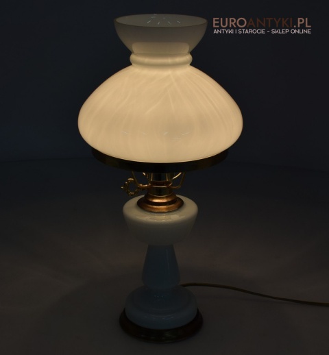 Stara biała szklana lampka klasyczna lampa na stolik babcina oświetlenie retro vintage classic
