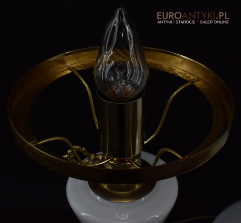 Stara biała szklana lampka klasyczna lampa na stolik babcina oświetlenie retro vintage classic