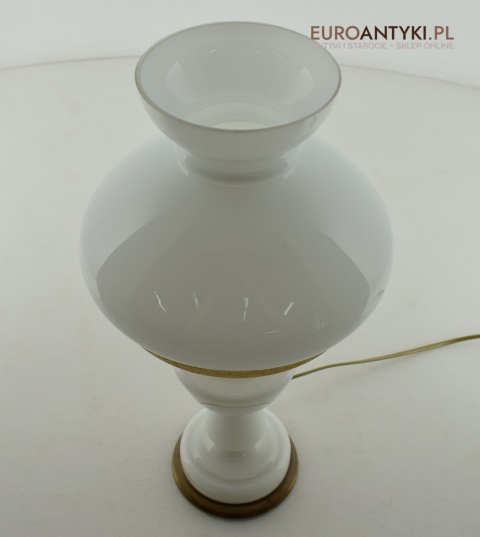 sklep ze starymi lampami