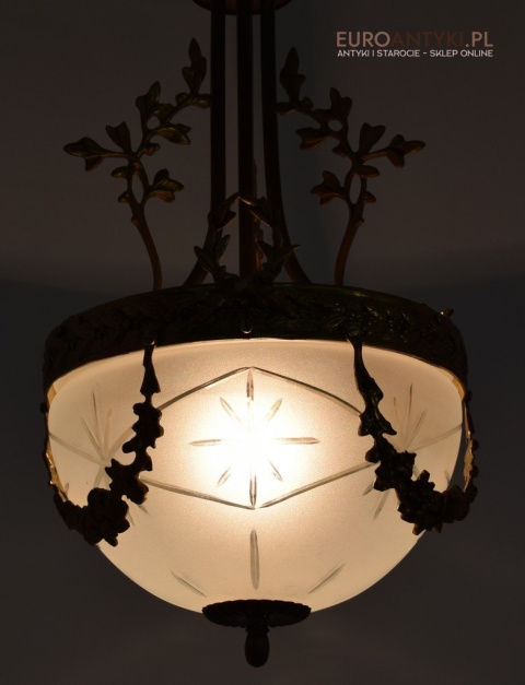 Secesyjna lampa sufitowa do pałacu zamku. Żyrandol antyczny ze szlifowanym kloszem antyk Art Nouveau