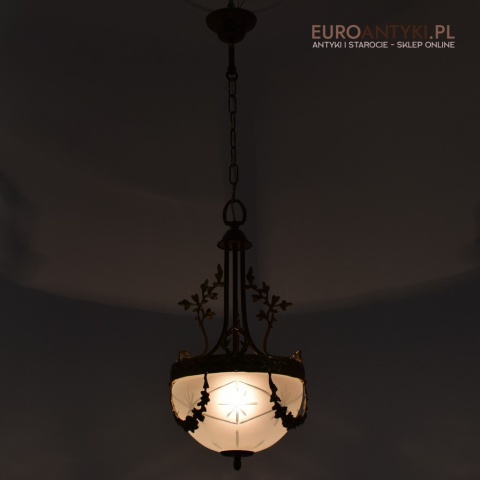 Secesyjna lampa sufitowa do pałacu zamku. Żyrandol antyczny ze szlifowanym kloszem antyk Art Nouveau
