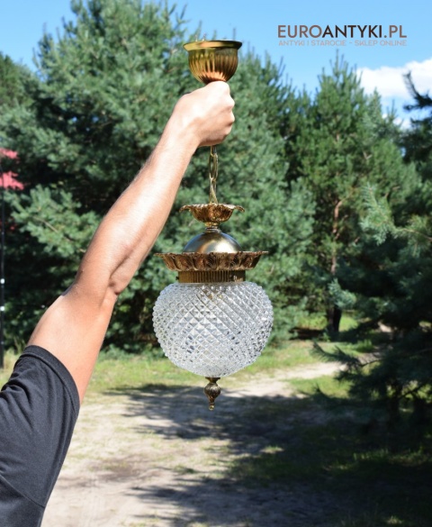 Ekskluzywna lampa wisząca stylowa z karbowanym kloszem. Lampa sufitowa pałacowa.