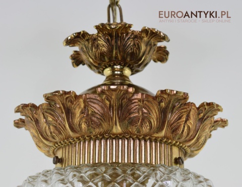 Ekskluzywna lampa wisząca stylowa z karbowanym kloszem. Lampa sufitowa pałacowa.