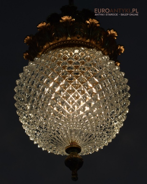 sklep ze starymi lampami