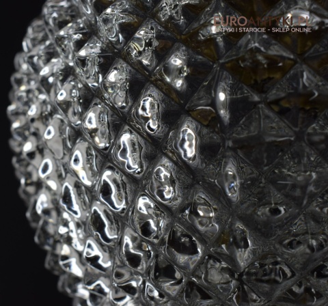 Ekskluzywna lampa wisząca stylowa z karbowanym kloszem. Lampa sufitowa pałacowa.