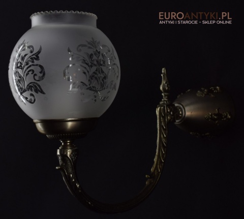 Stary srebrny kinkiet z kloszem. Lampa ścienne retro vintage