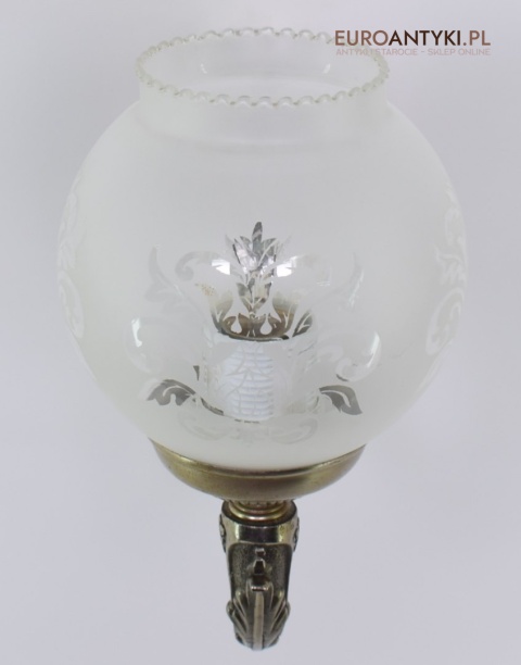 Stary srebrny kinkiet z kloszem. Lampa ścienne retro vintage