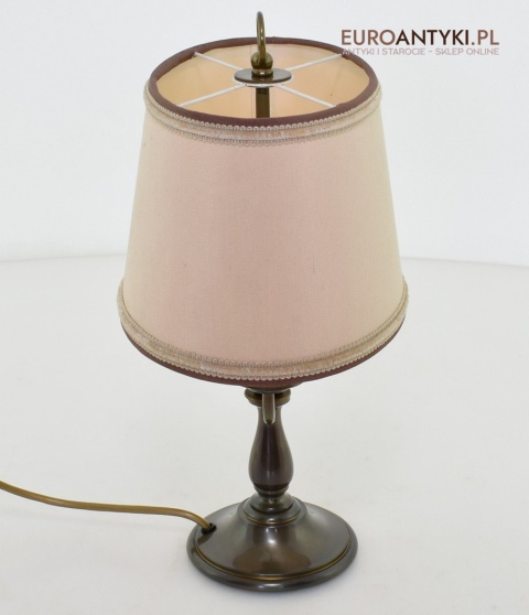 stykowa lampka na stolik