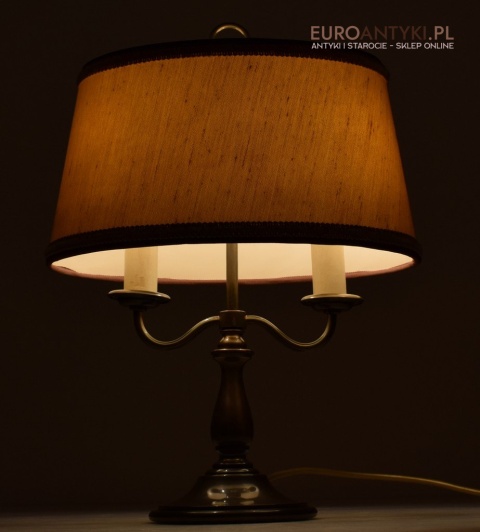 stara lampka biurkowa