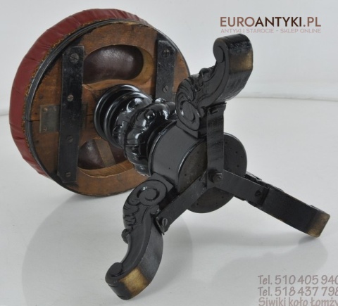 Secesyjny stołeczek do pianina. Regulowany okrągły stołek antyczny.