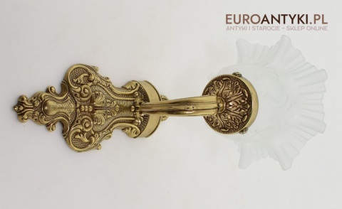 sklep ze starymi lampami