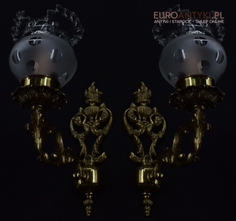 mnosiężne kinkiety z kloszami