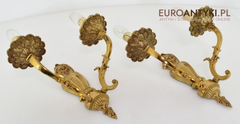 antykwariat z lampami