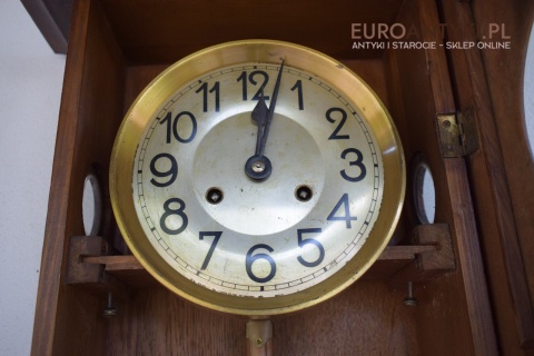 sklep ze starymi zegarami