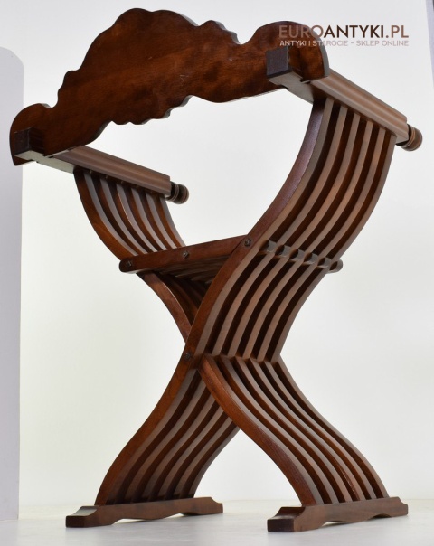 antyczne krzesło