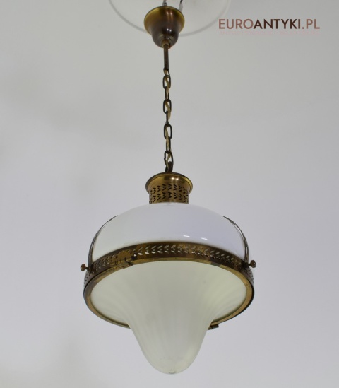 antykwariat z lampami